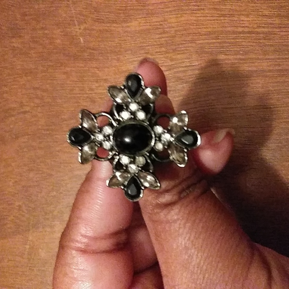 Black cross patonce ring